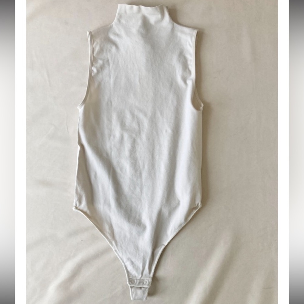 Babaton XS cream bodysuit
